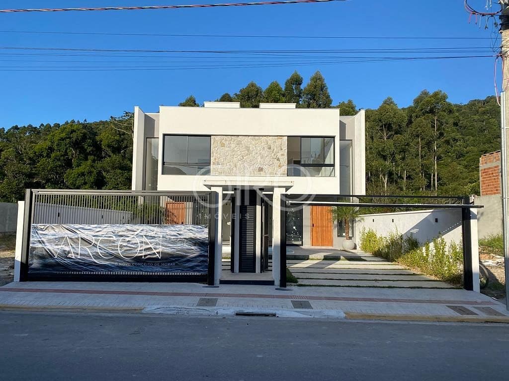 Sobrado no bairro São Francisco em Camboriú