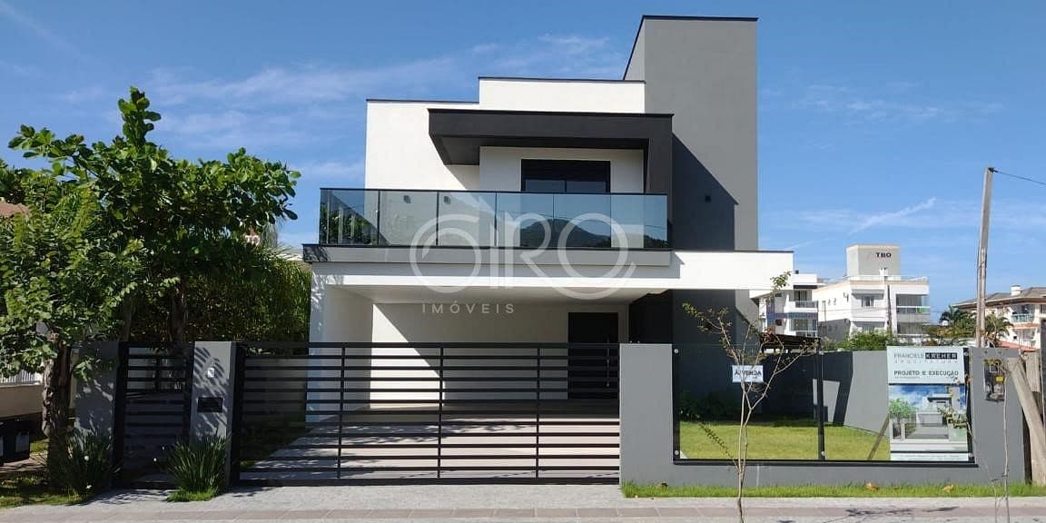 Casa com 02 Pavimentos em Governador Celso Ramos